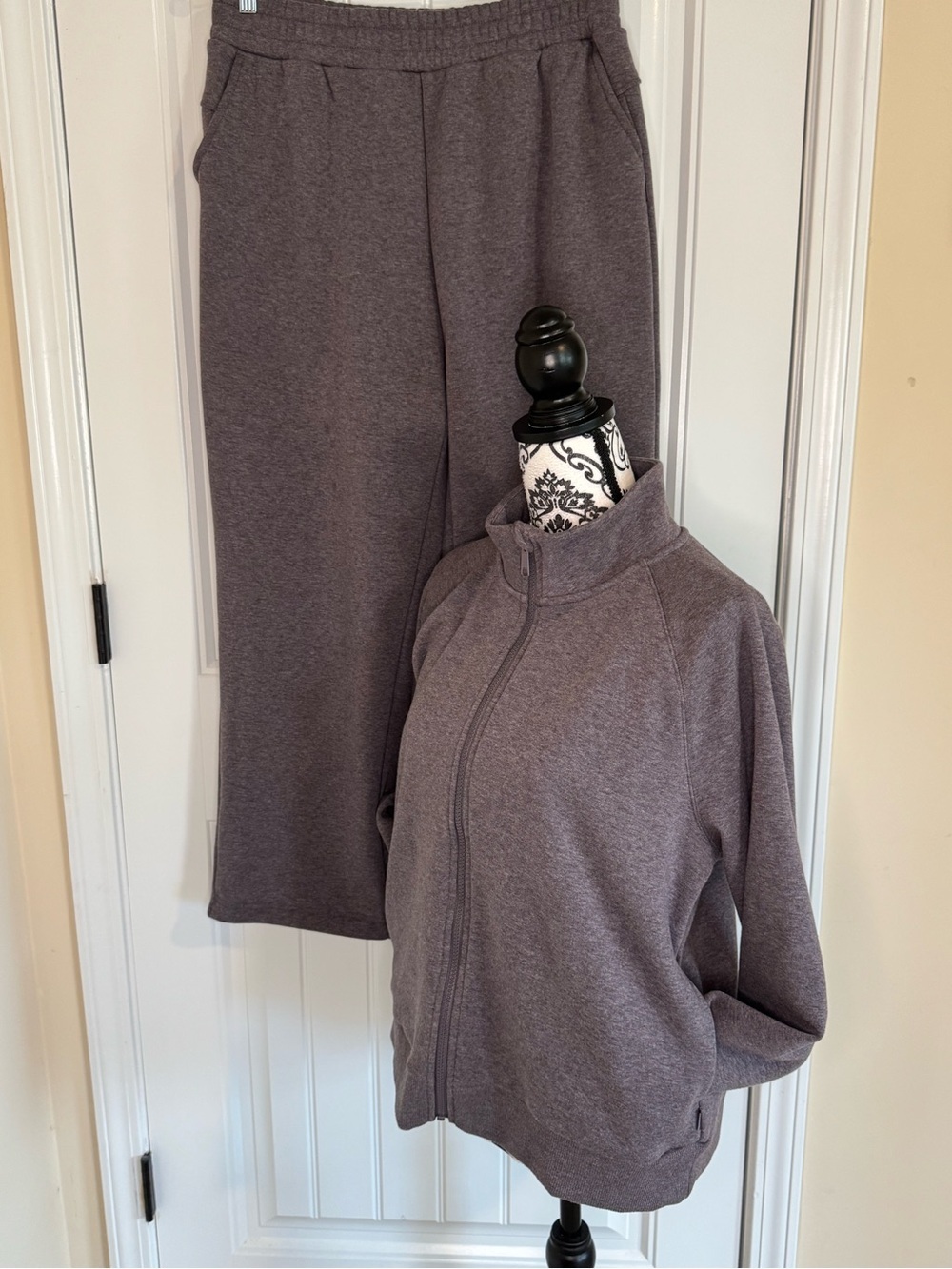 Mondetta Fleece Lines Women's Zip-Up Jacket & Pants Set